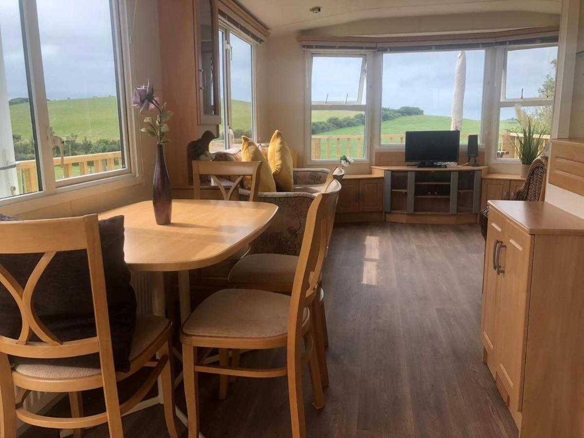 Captivating 2-Bed Static Caravan In Holyhead Llanfachraeth Exterior foto